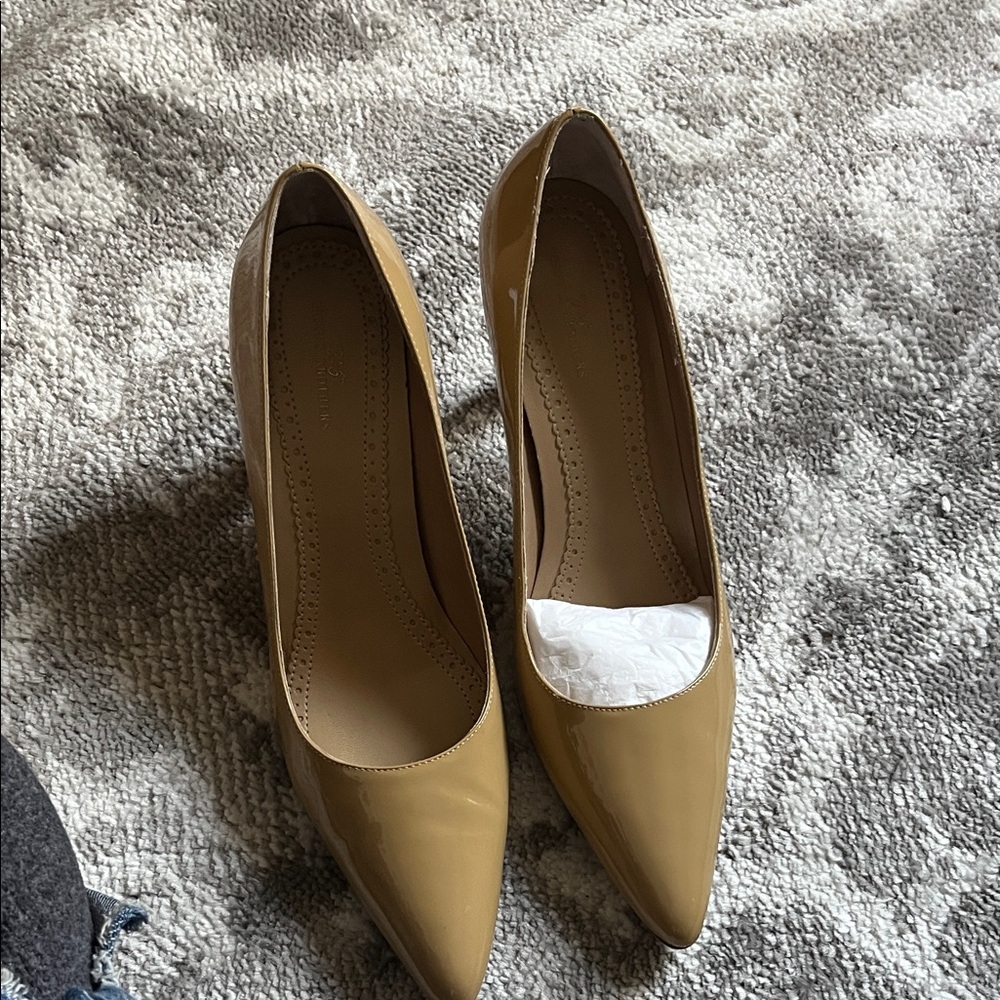 Brooks Brothers Tan Women's Heels